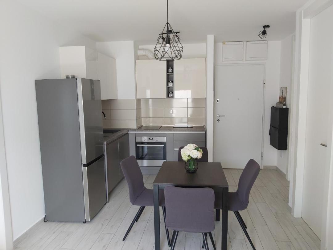 Apartman Ana Iadera With Balcony And Parking 자다르 외부 사진