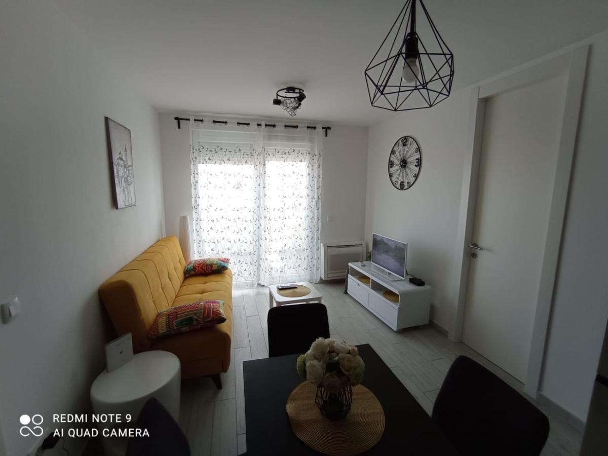 Apartman Ana Iadera With Balcony And Parking 자다르 외부 사진