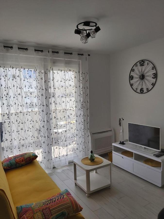 Apartman Ana Iadera With Balcony And Parking 자다르 외부 사진