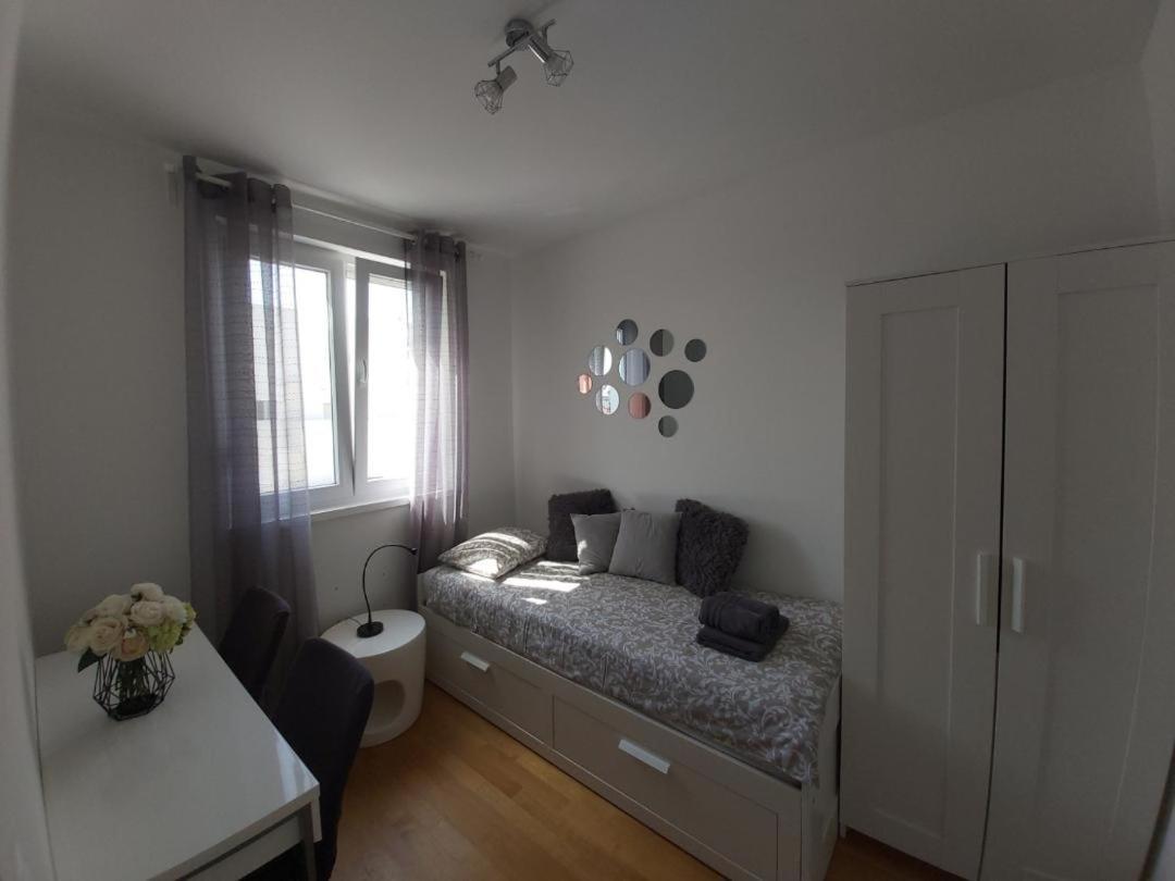 Apartman Ana Iadera With Balcony And Parking 자다르 외부 사진